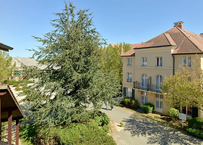 Hôtel Campanile Val de France